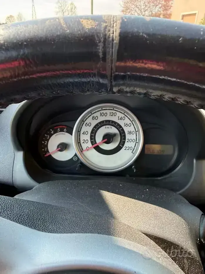 Usata Mazda 2 68 CV (50 kW) 2008 Grigio Utilitaria