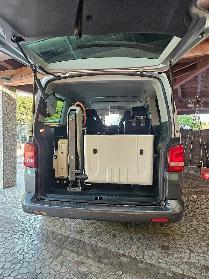 Usata VW Caravelle 199 CV (146 kW) 2012 Grigio Furgone