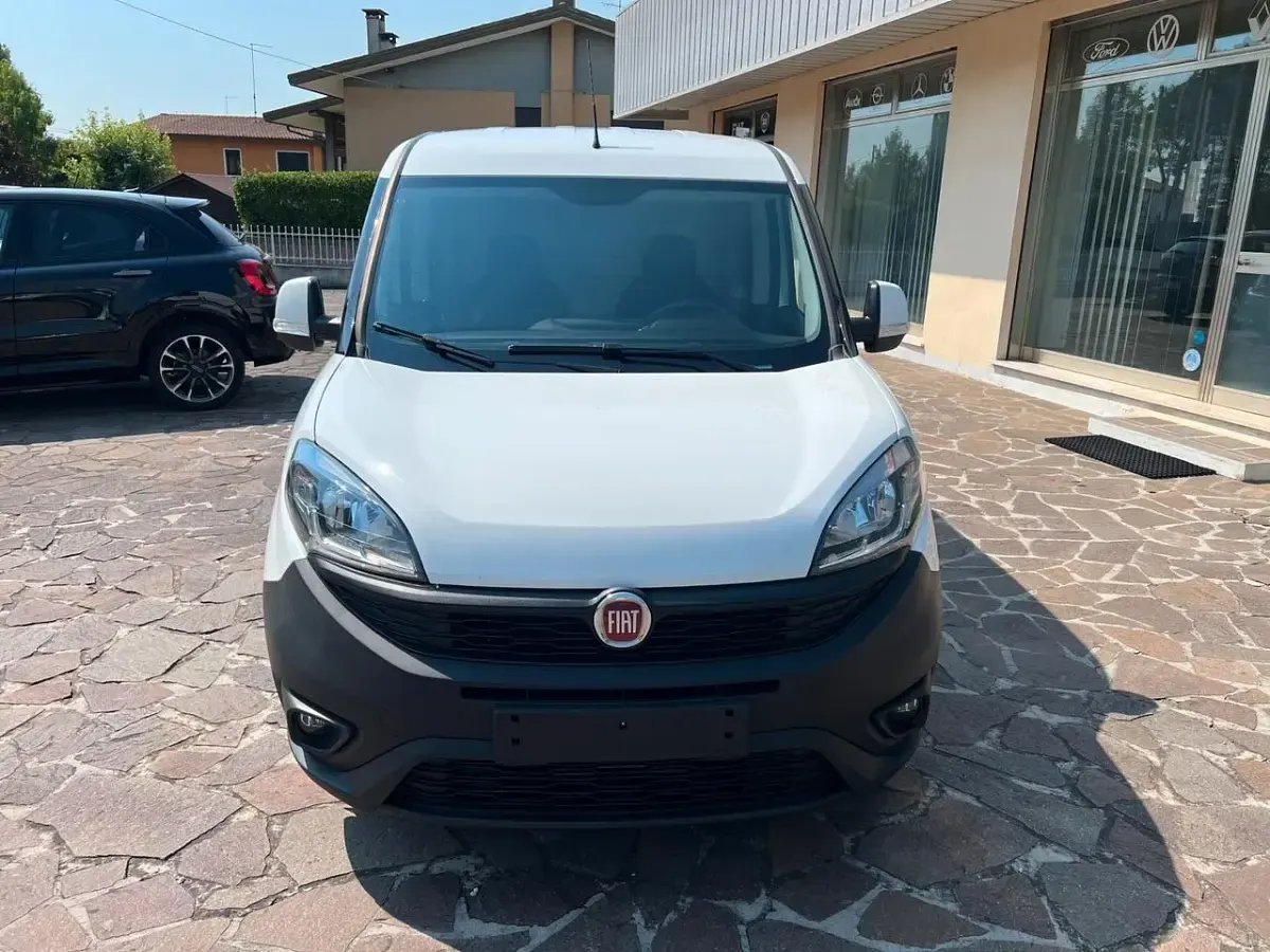 Usata Fiat Doblò S 90 CV (66 kW) 2021 Bianco Monovolume