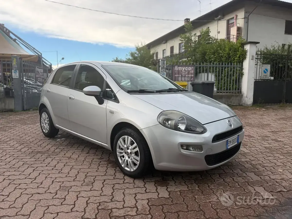 Usata Fiat Punto Lounge 77 CV (56 kW) 2012 Grigio Utilitaria