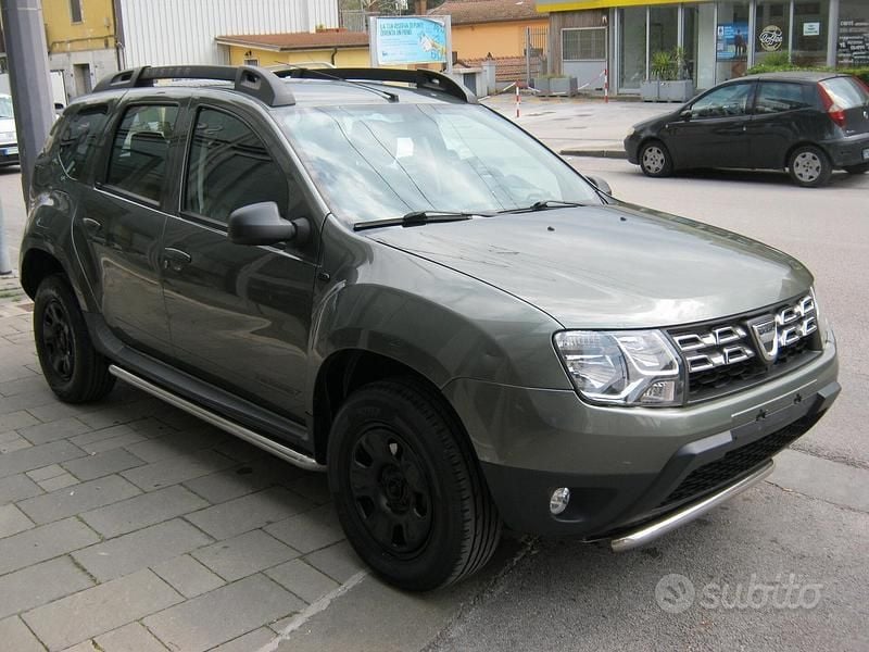 Usata Dacia Duster Lauréate 110 CV (80 kW) 2015 Verde SUV