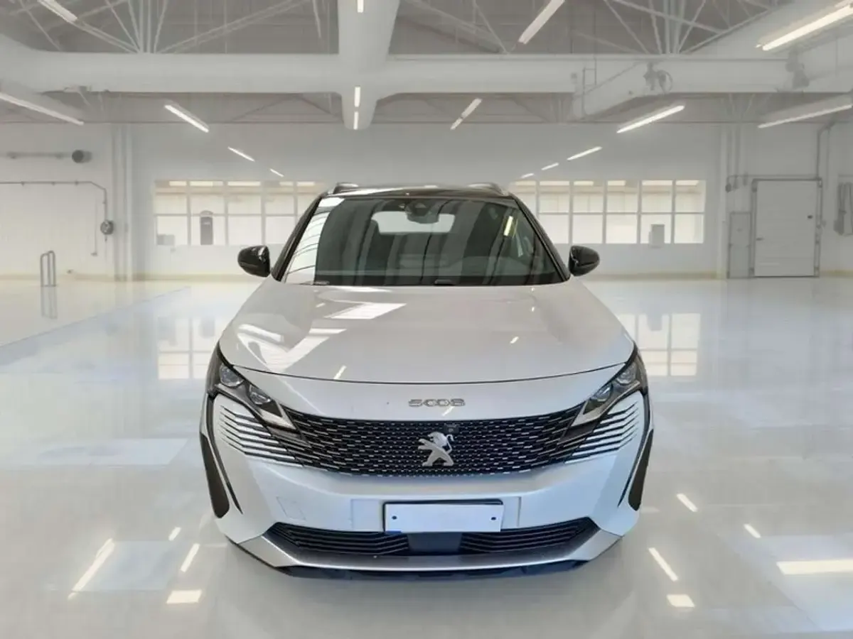 Usata Peugeot 5008 GT 131 CV (96 kW) 2022 Bianco SUV