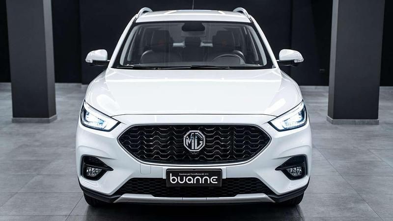 Usata MG ZS Luxury 106 CV (77 kW) 2024 Bianco metall perlato Berlina