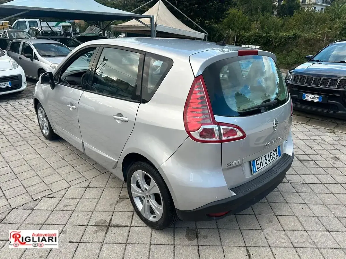 Usata Renault Scénic Dynamique 110 CV (80 kW) 2011 Grigio Monovolume