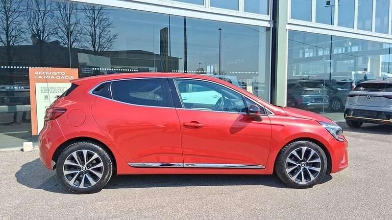 Usata Renault Clio V Intens 101 CV (74 kW) 2023 Orange valencia Berlina