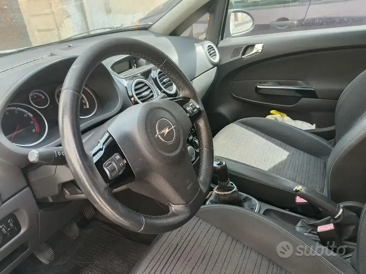 Usata Opel Corsa 69 CV (50 kW) 2014 Grigio Utilitaria