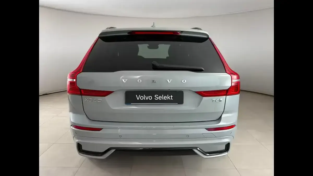 Usado Volvo XC60 Plus 349 HP (256 kW) 2025 Cinzento SUV
