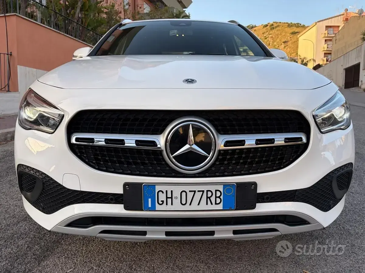 Usata Mercedes GLA180 116 CV (85 kW) 2022 Bianco SUV