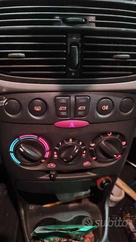 Usata Fiat Punto 60 CV (44 kW) 2001 Rosso Berlina