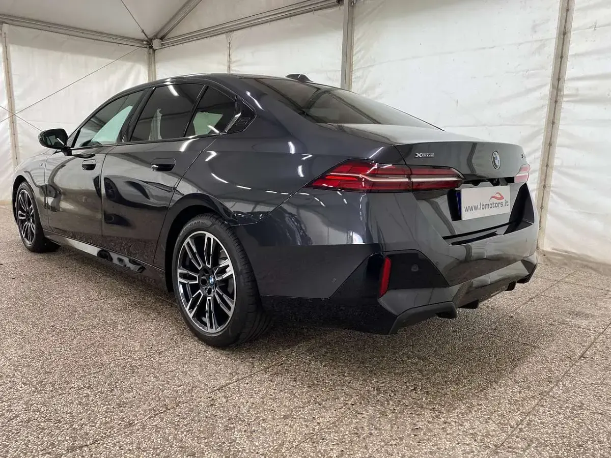 Usata BMW 520 M Sport 197 CV (144 kW) 2025 Grigio Berlina
