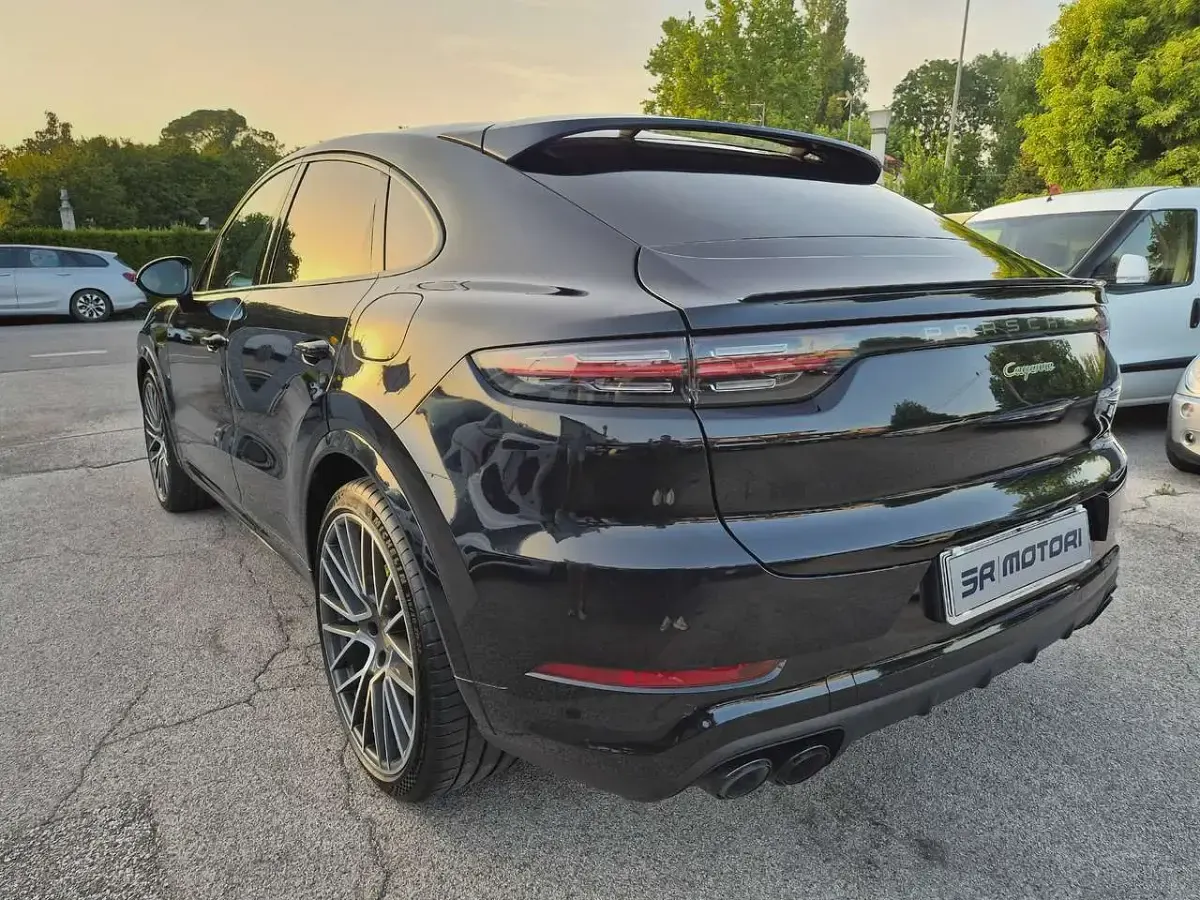 Usata Porsche Cayenne Platinum Edition 340 CV (250 kW) 2022 Blu moonlight SUV