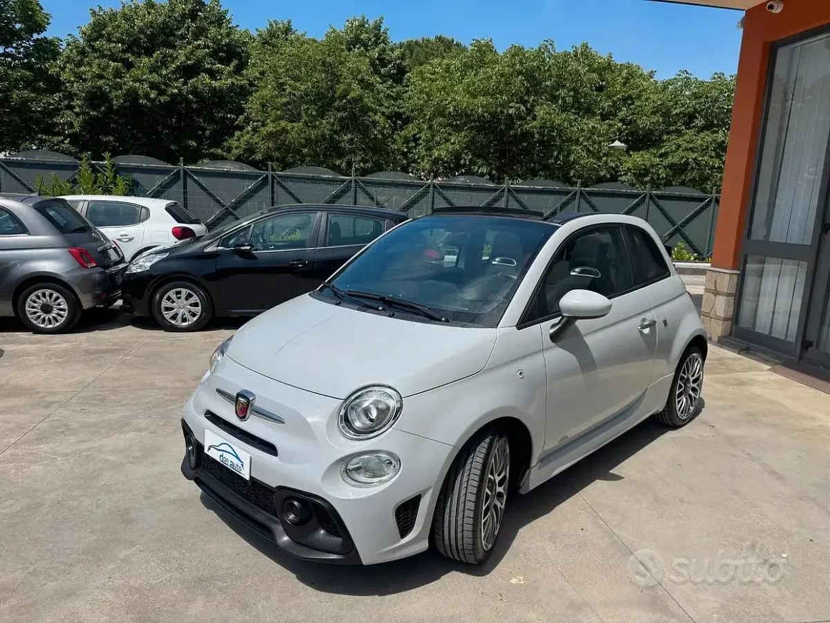 Usata Abarth 595C 145 CV (106 kW) 2022 Grigio Cabrio
