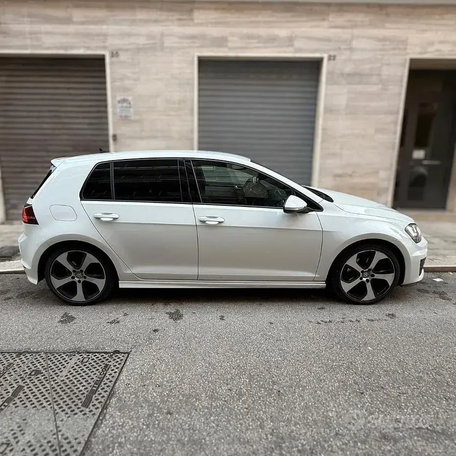 Usata VW Golf VII R-line 110 CV (80 kW) 2015 Bianco Berlina