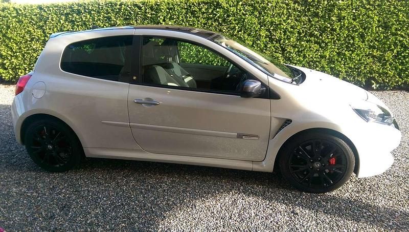 Usata Renault Clio III 200 CV (147 kW) 2011 Bianco Berlina