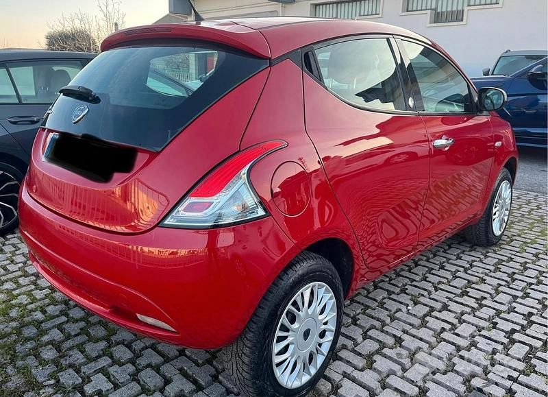 Usata Lancia Ypsilon 71 CV (52 kW) 2017 Rosso Utilitaria