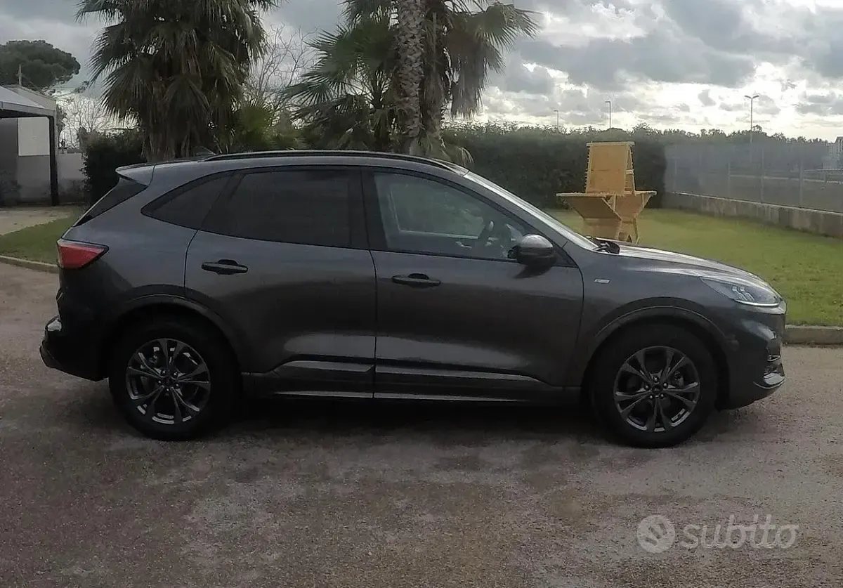 Usata Ford Kuga ST-Line 120 CV (88 kW) 2021 Grigio SUV