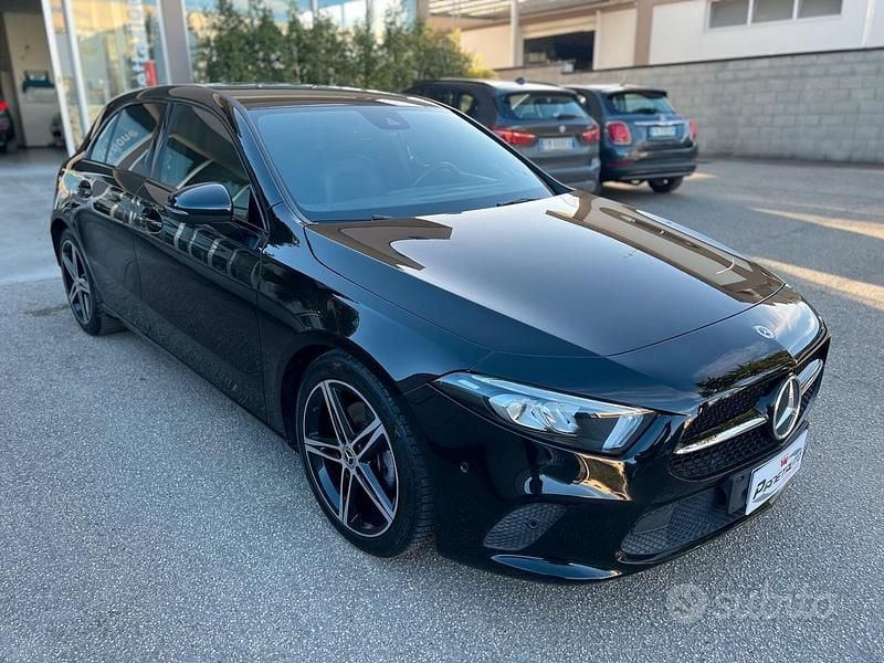 Nero Usata 2021 Mercedes A200 Edition Berlina | 22.900 € (Buon prezzo) - Immagine 1/4