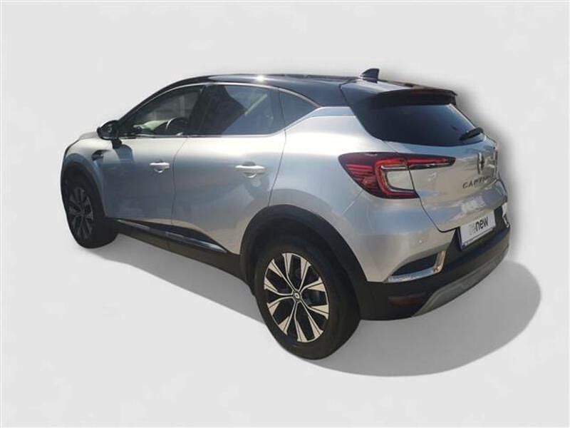 Usata Renault Captur Intens 100 CV (73 kW) 2023 Grigio chiaro SUV