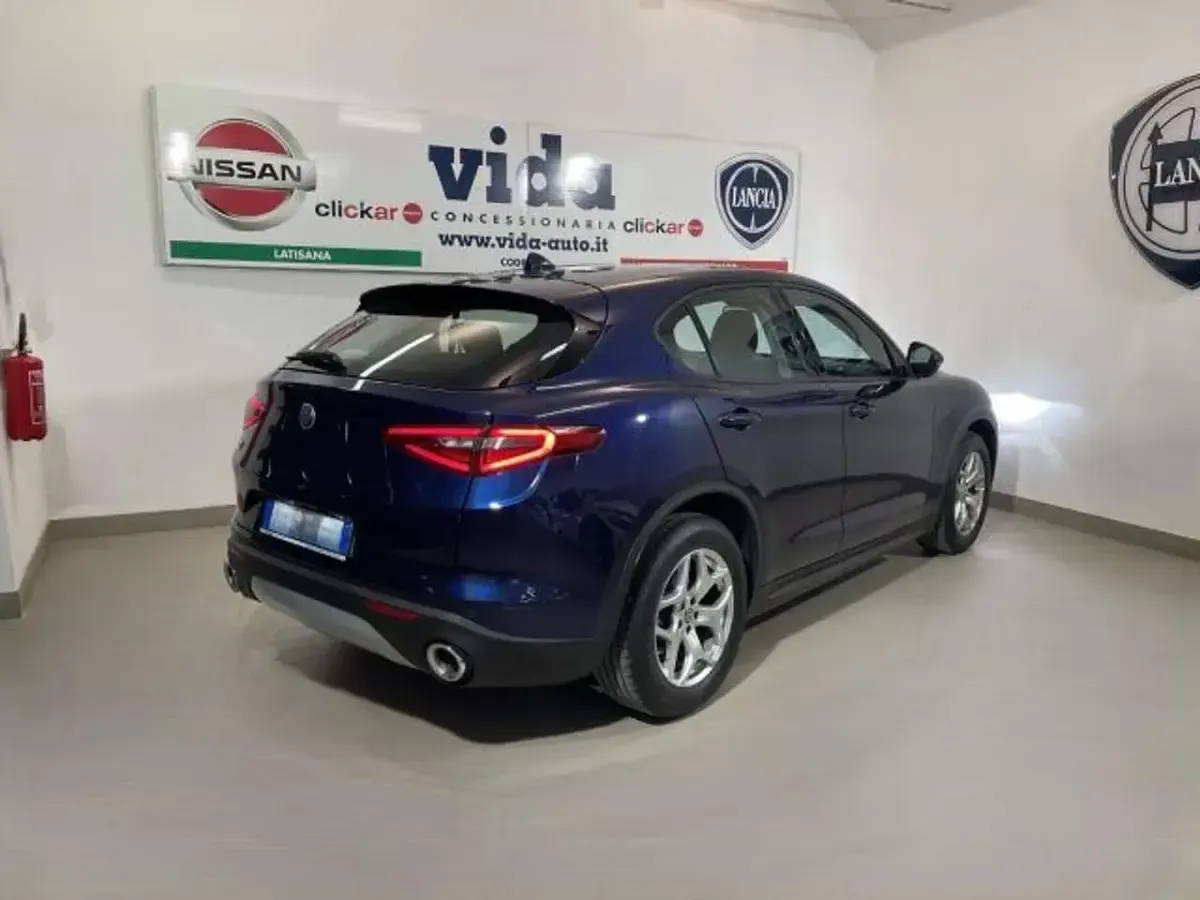Usata Alfa Romeo Stelvio 190 CV (139 kW) 2020 Blu / metallizzato SUV