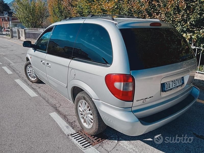 Usata Chrysler Voyager 204 CV (150 kW) 2006 Grigio Monovolume