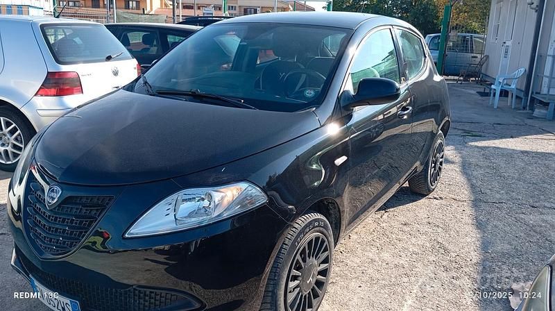 Nero Usata 2014 Lancia Ypsilon Due volumi | 6400 € (Buon prezzo) - Immagine 1/4
