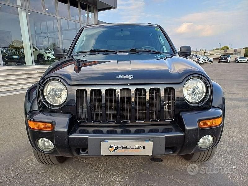 Usata Jeep Cherokee Sport 143 CV (105 kW) 2004 Nero SUV