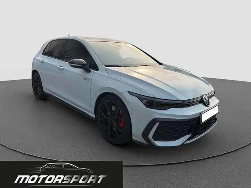 Usata VW Golf VIII GTI 265 CV (194 kW) 2025 Crystal ice blue Berlina