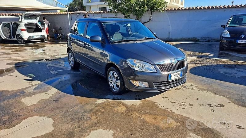 Usata Skoda Fabia Ambition 90 CV (66 kW) 2013 Grigio Berlina