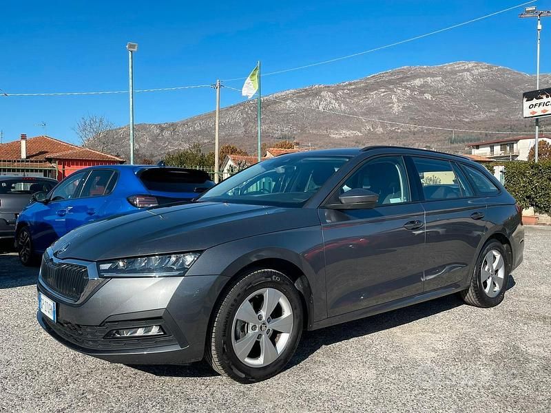 Usata Skoda Octavia Executive 116 CV (85 kW) 2023 Grigio Station wagon
