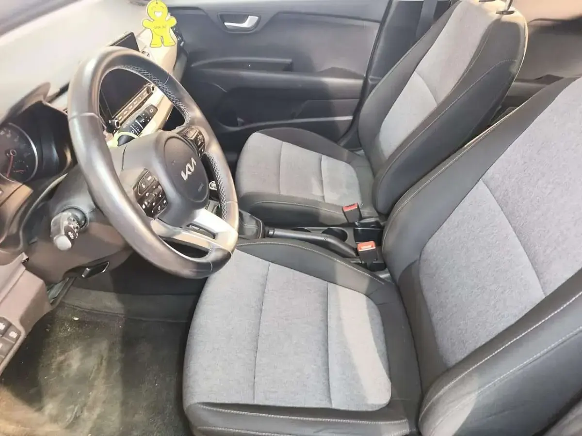 Usata Kia Stonic Urban 101 CV (74 kW) 2023 Bianco SUV