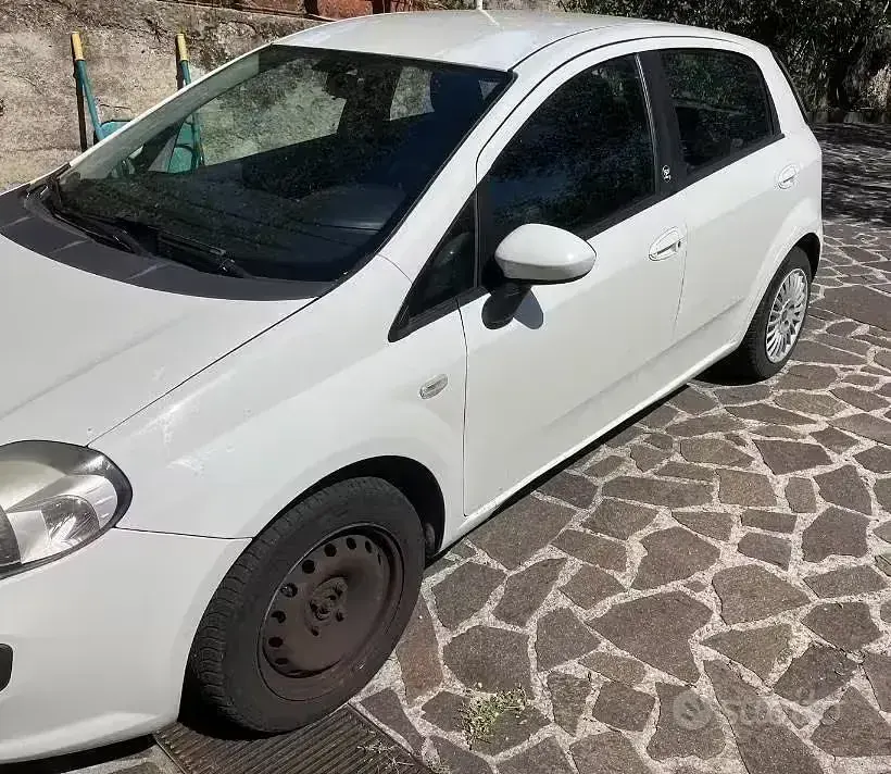 Usata Fiat Punto 69 CV (50 kW) 2011 Bianco Utilitaria