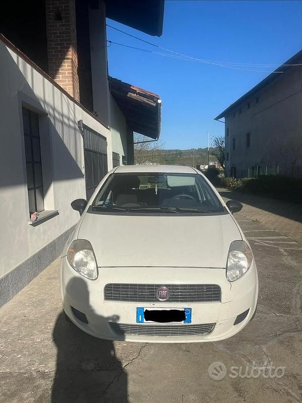Usata Fiat Grande Punto 69 CV (50 kW) 2012 Bianco Utilitaria