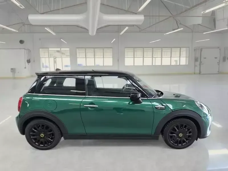 Usata Mini Cooper SE Classic 75 kW (102 CV) 2022 Verde Utilitaria