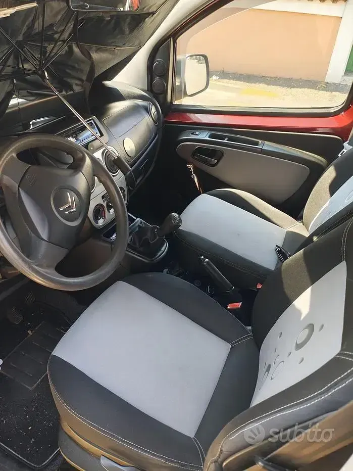 Usata Citroën Nemo SELECTION 75 CV (55 kW) 2011 Rosso Monovolume