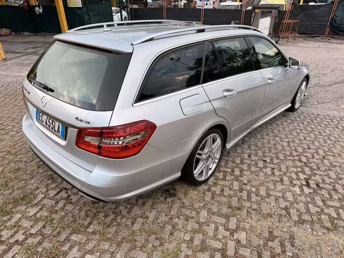 Usata Mercedes E350 AMG 231 CV (169 kW) 2010 Grigio Berlina