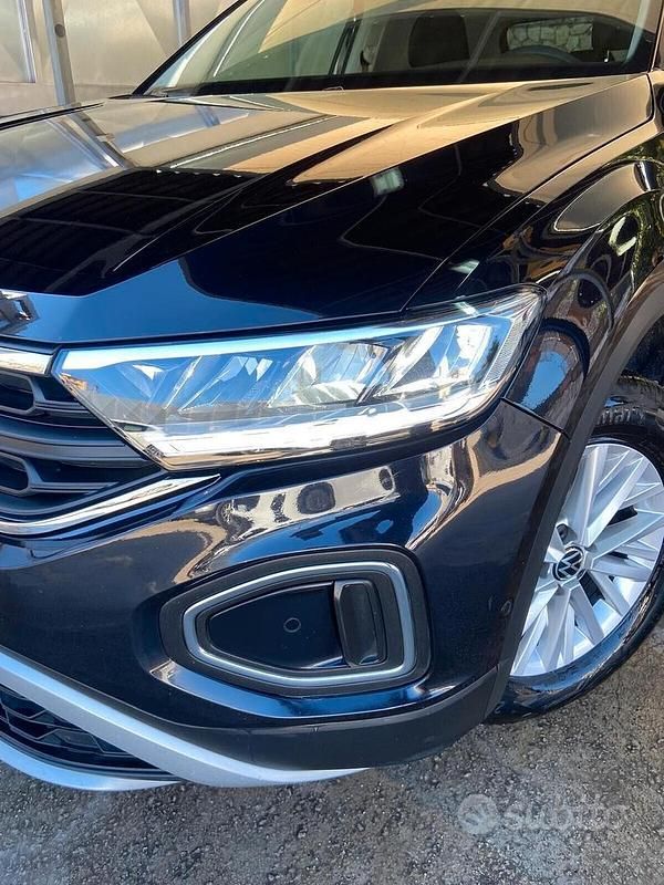 Usata VW T-Roc Life 110 CV (80 kW) 2023 Nero SUV