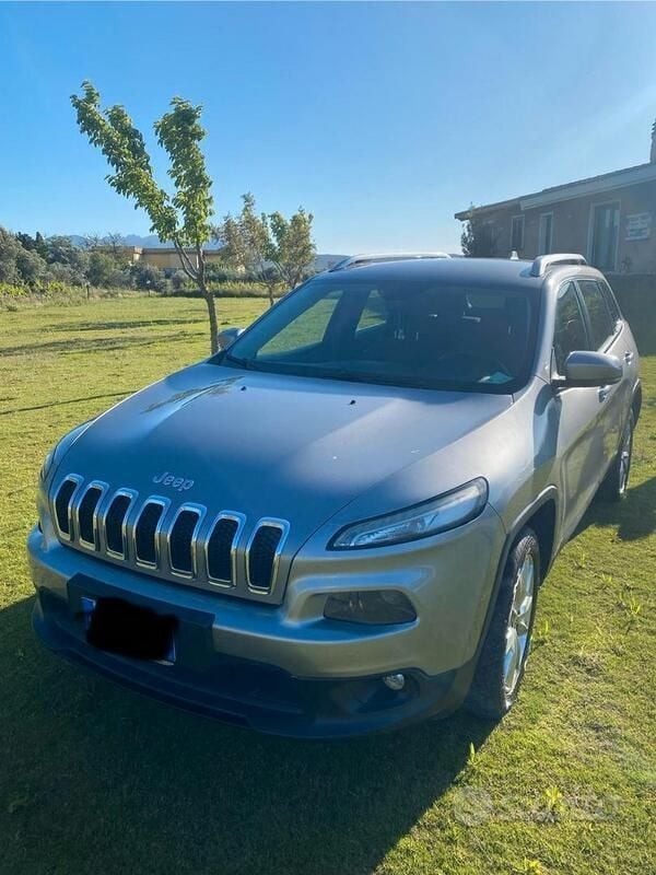 Grigio Usata 2016 Jeep Cherokee SUV | 8900 € (Ottimo prezzo) - Immagine 1/4
