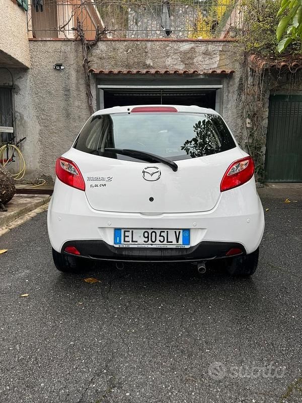 Usata Mazda 2 75 CV (55 kW) 2012 Bianco Berlina