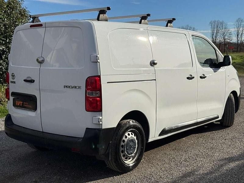 Usata Toyota Proace 122 CV (89 kW) 2017 Bianco Monovolume