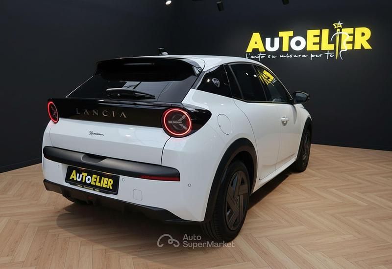 Usata Lancia Ypsilon 101 CV (74 kW) 2024 Bianco Utilitaria