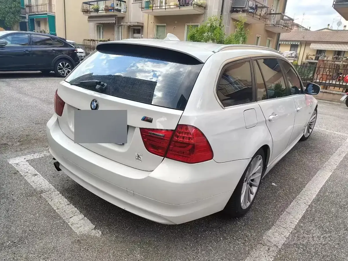 Usata BMW 318 143 CV (105 kW) 2011 Bianco Station wagon