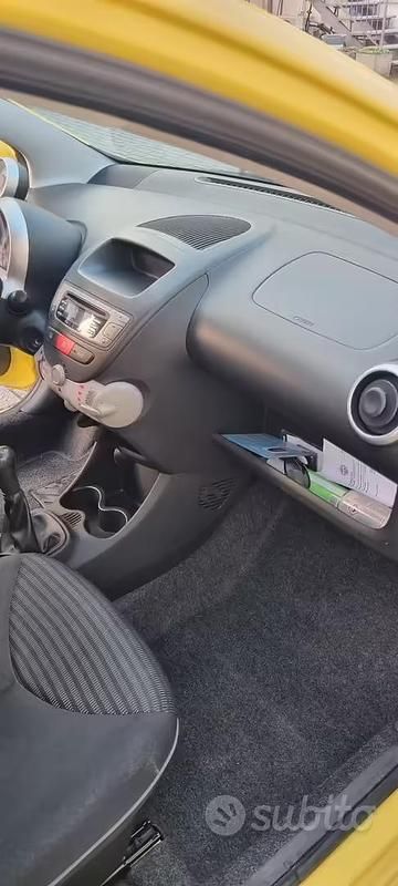 Usata Peugeot 107 68 CV (50 kW) 2012 Giallo Utilitaria