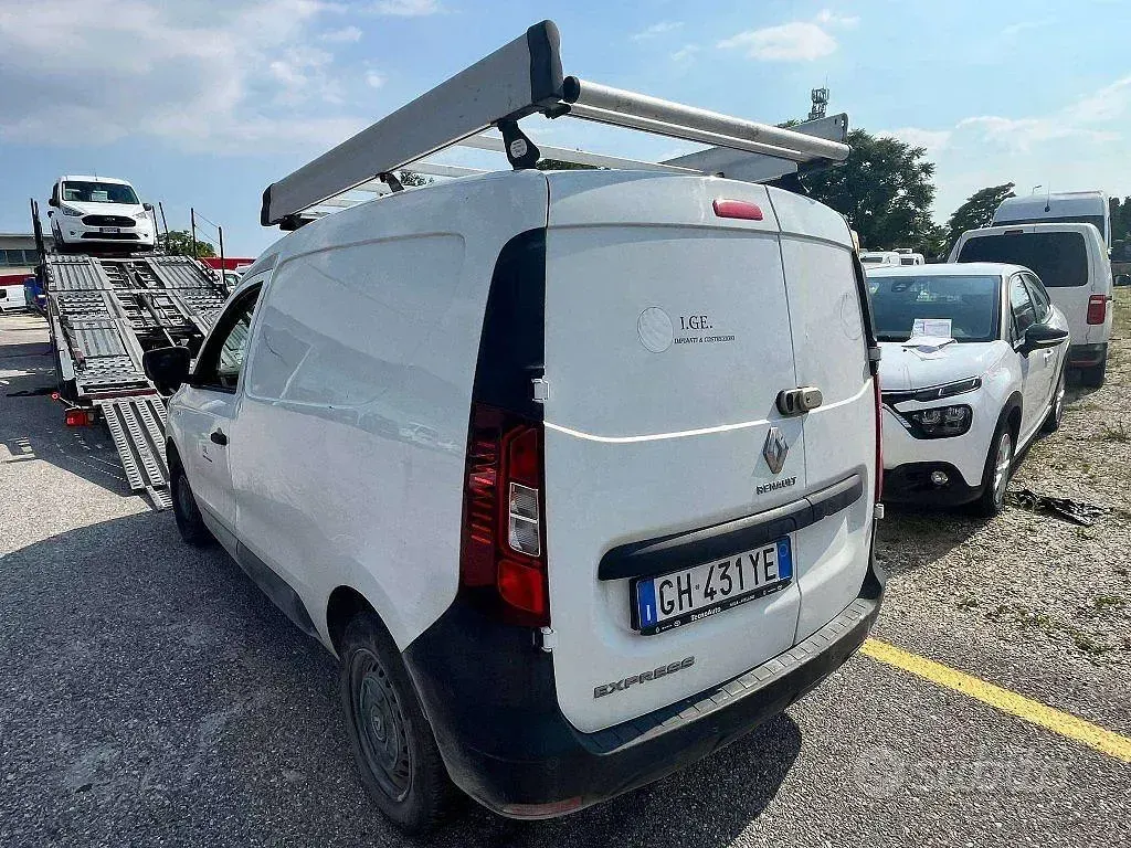 Usata Renault Kangoo 95 CV (69 kW) 2022 Bianco Monovolume