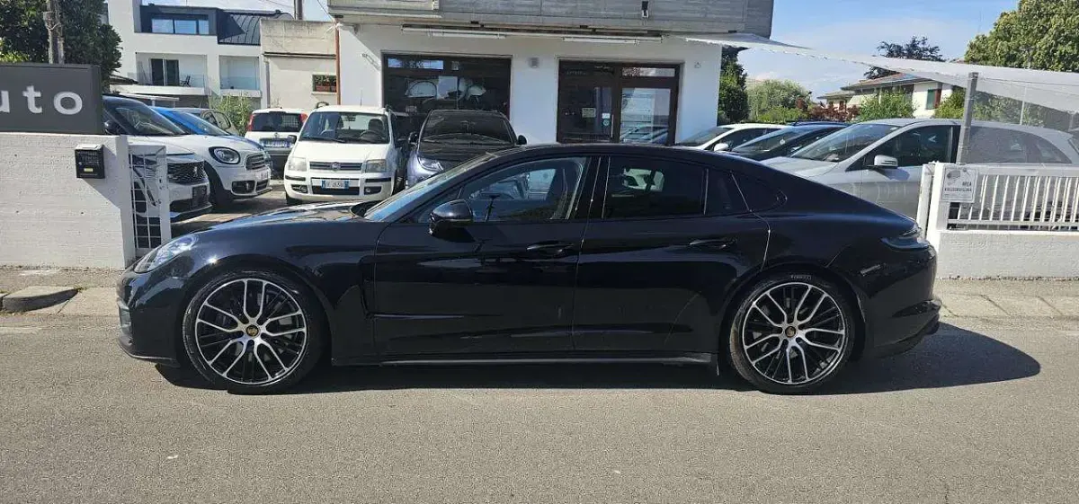 Usata Porsche Panamera 330 CV (242 kW) 2021 Nero Berlina