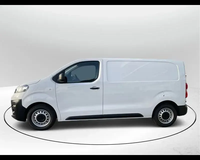 Usata Opel Vivaro Enjoy 102 CV (75 kW) 2024 Rosso Monovolume