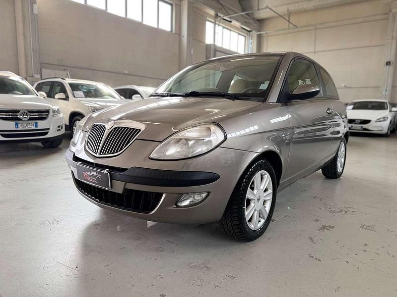 Usata Lancia Ypsilon 70 CV (51 kW) 2005 Grigio Utilitaria