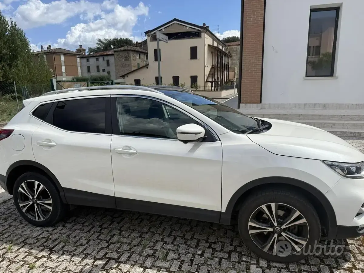Usata Nissan Qashqai N-Connecta 116 CV (85 kW) 2019 Bianco SUV