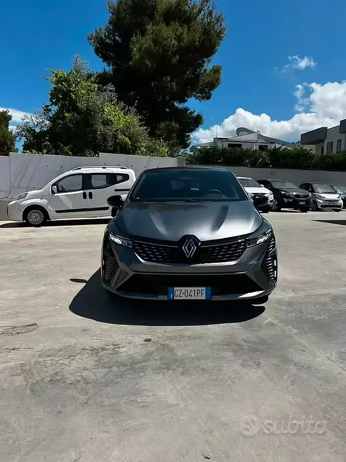 Usata Renault Clio V Techno 91 CV (66 kW) 2025 Grigio Berlina