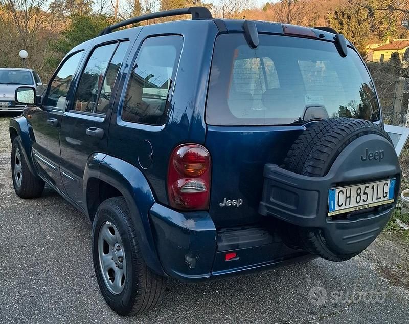 Usata Jeep Cherokee Sport 2004 Blu SUV