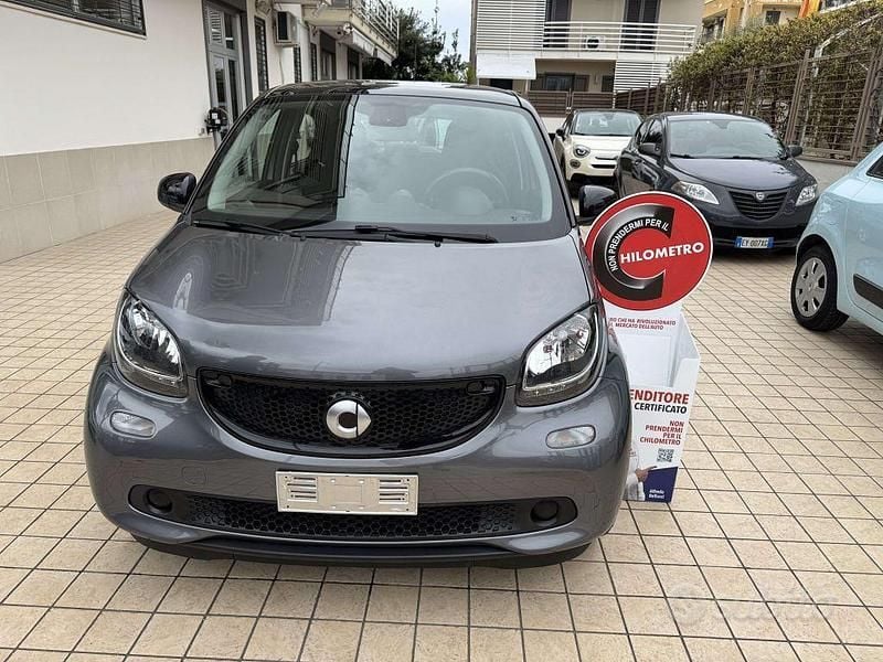 Usata Smart ForFour Passion 71 CV (52 kW) 2016 Grigio Utilitaria